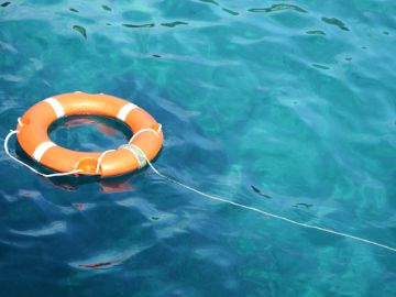 Rettungsring im Wasser